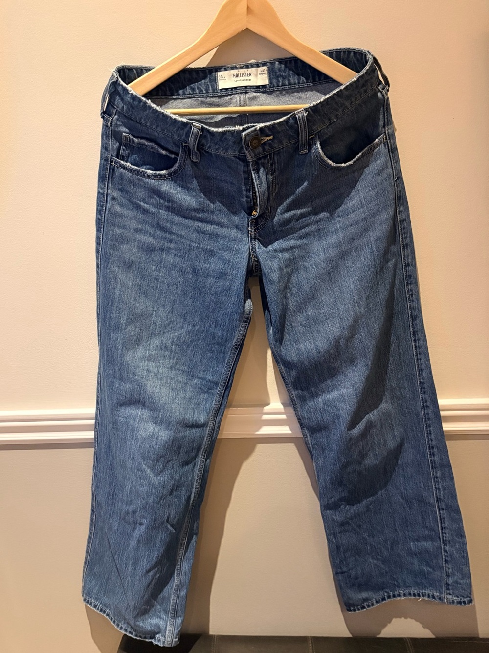 Hollister Women's low rise baggy Jeans - size 4R
